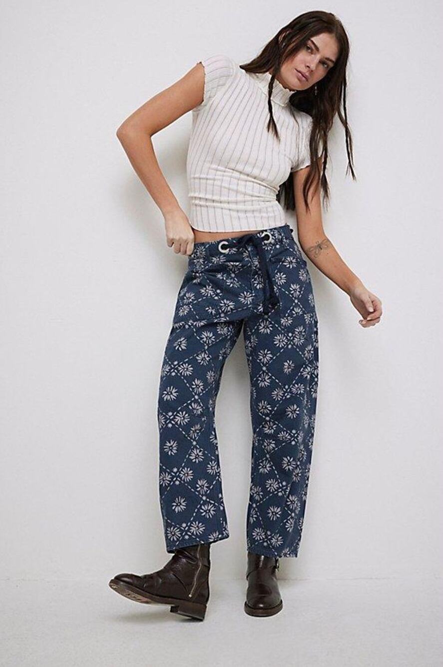NWT FLAW Free People Women's Blue Moxie Printed Low-slung Barrel Jeans | Size 30